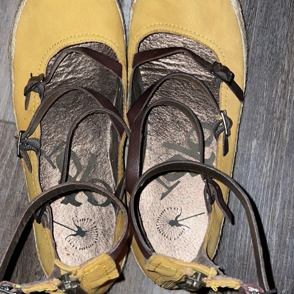 OTBT Suede Leather Buckle Espadrille